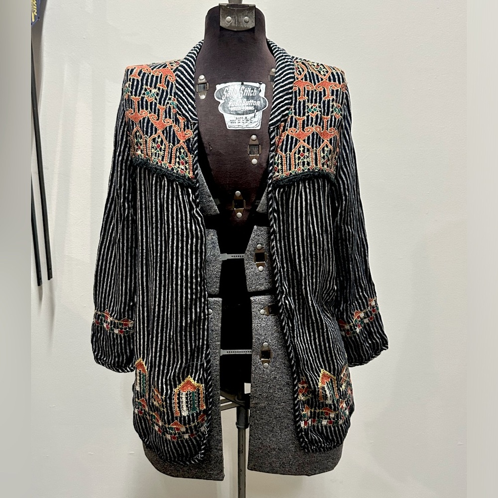 Vtg World Market striped embroidered coverup shirt jacket (xs/sm)